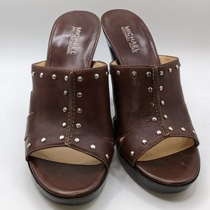 Michael Kors Astor Cut Out Slide. Rich chocolate brown w/ silver studs SIZE 9